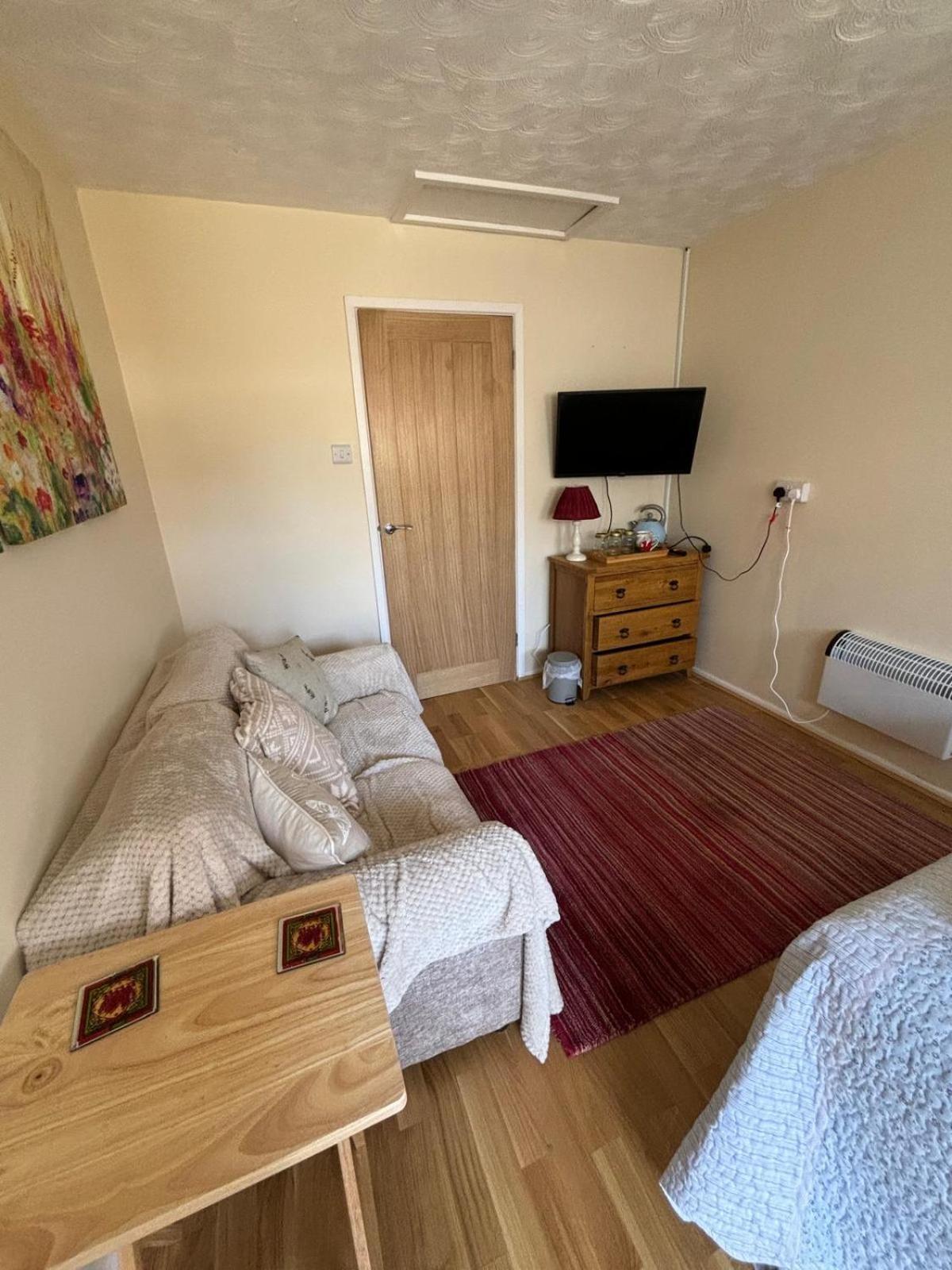 1A Butty Bach Apartment Milford Haven Ngoại thất bức ảnh